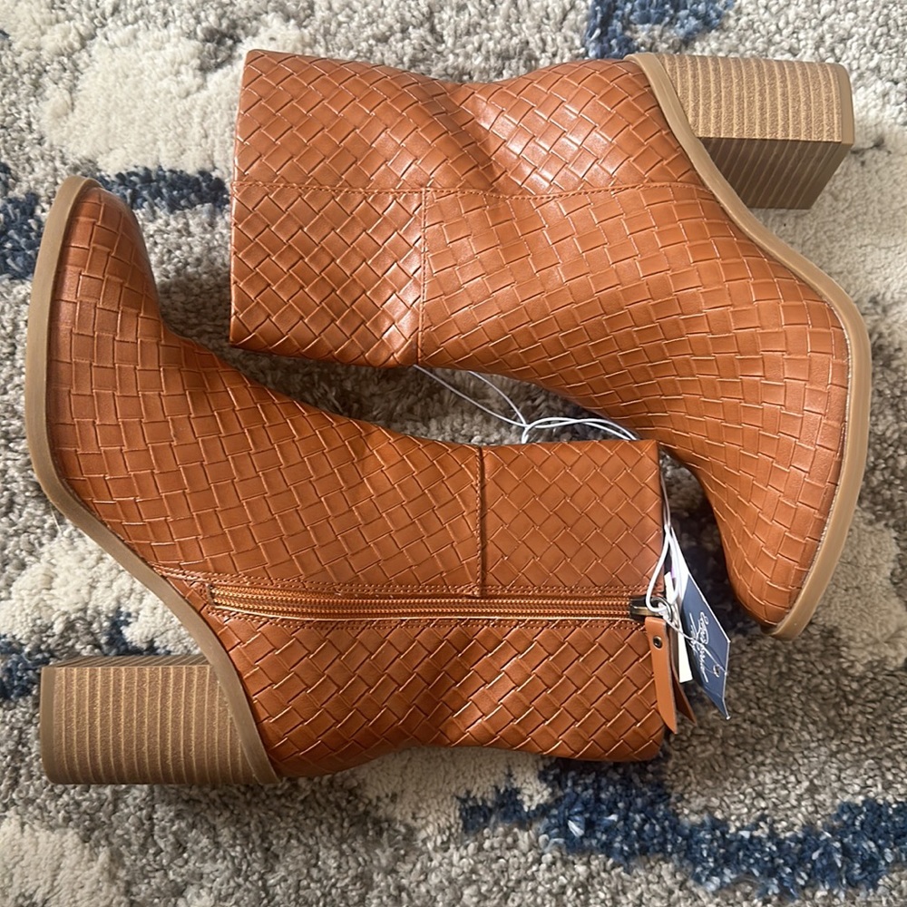 Universal Thread Short Boots Size 6.5 - Picture 2 of 4